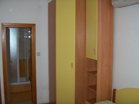 Appartamento Žuta soba s balkonom in Bol 4