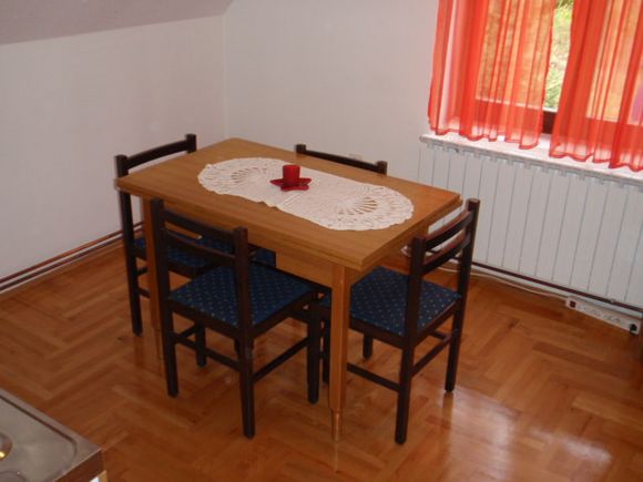 Appartamento App - trokrevetni in Smoljanac 1