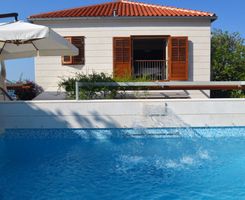 Appartamento di lusso con piscina per 6 persone a Komiza sull'isola di Vis