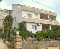 Appartamento Gore 1.livo in Novalja